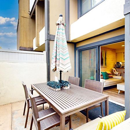 Doorstep To Disneyland Condos Anaheim Exterior photo