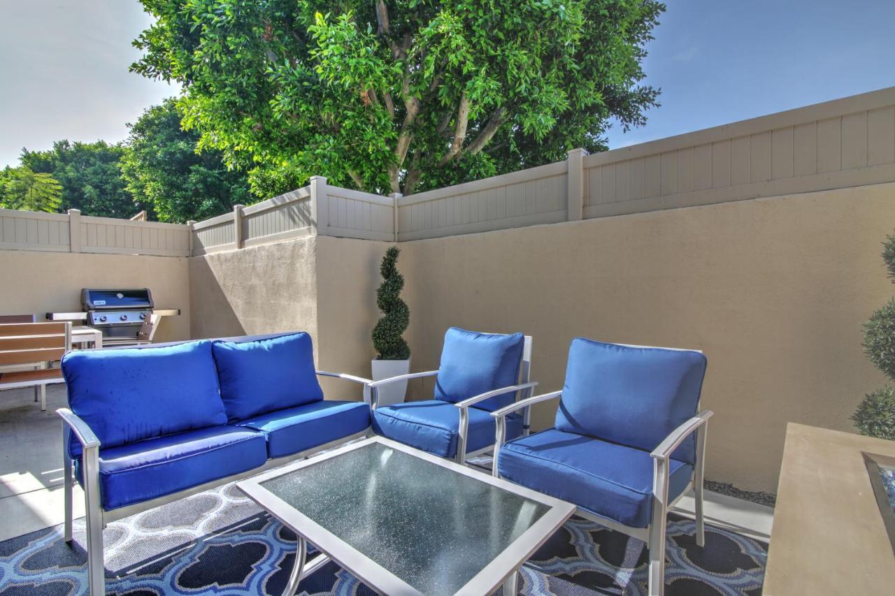 Doorstep To Disneyland Condos Anaheim Exterior photo