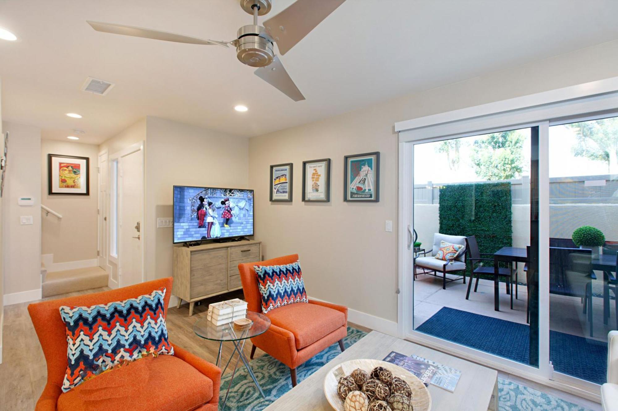 Doorstep To Disneyland Condos Anaheim Room photo